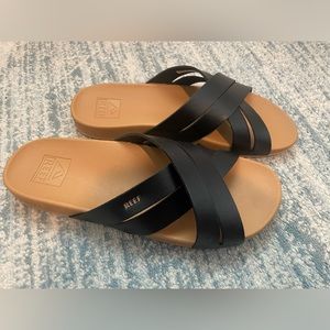 Reed black strap sandals size 7